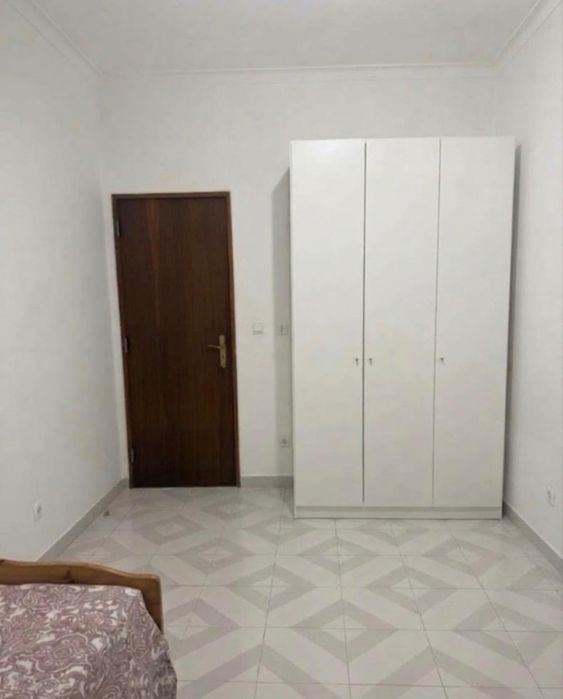 Quarto individual bem localizado