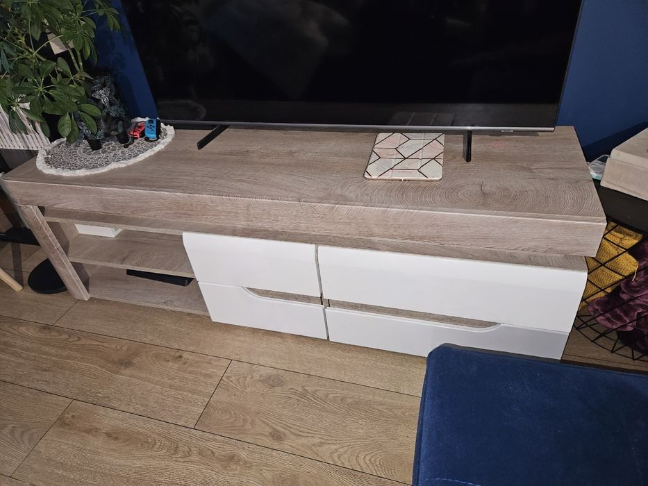 Szafka RTV IRMA z oświetleniem LED