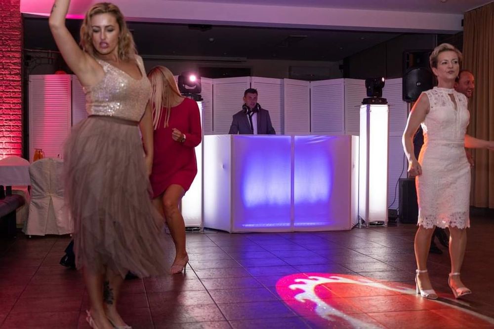 Dj ,saksofonista, wodzirej w jednej osobie. Djsax