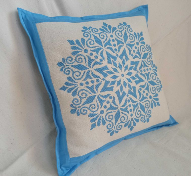 Декоративна наволочка,подушка.Ручна вишивка хрестом .
