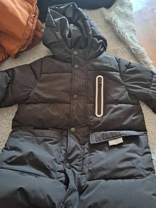 Dłuższą czarna kurtka sinsay