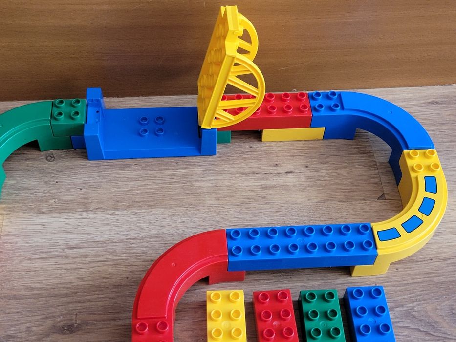 Klocki Lego Duplo  - Tor wyścigowy, klocki dla maluszka - rozbudowany zestaw, zabawki