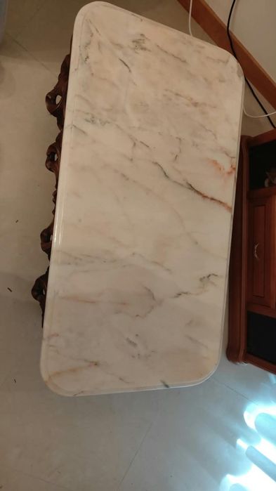 Mesa de centro em madeira e mármore