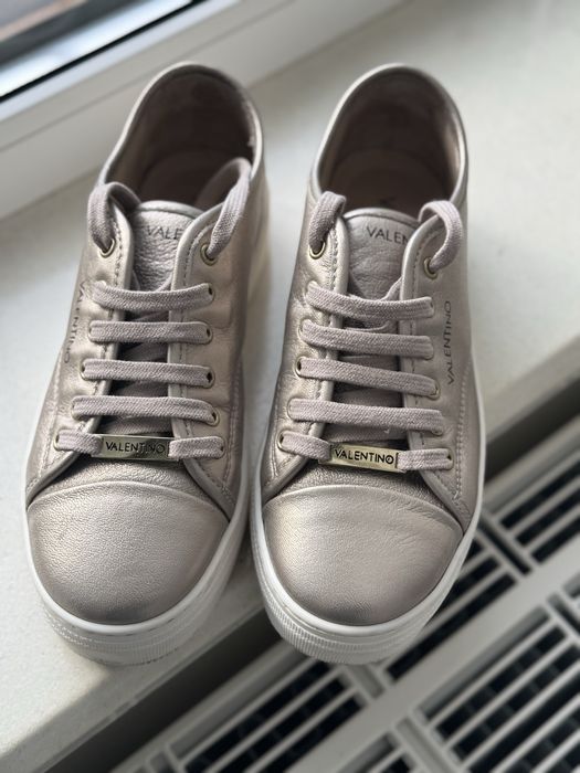 Жіночн взуття від бренду VALENTINO