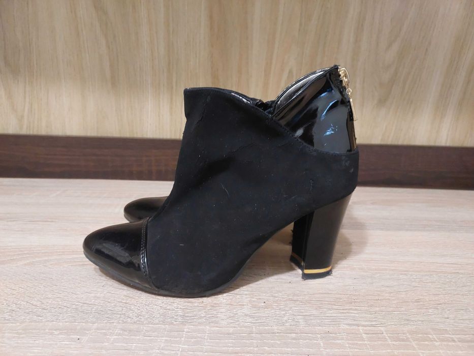Czarne botki na obcasie rozmiar 36