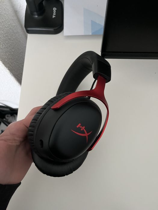 Selling HyperX Cloud III Wireless479613094986393600