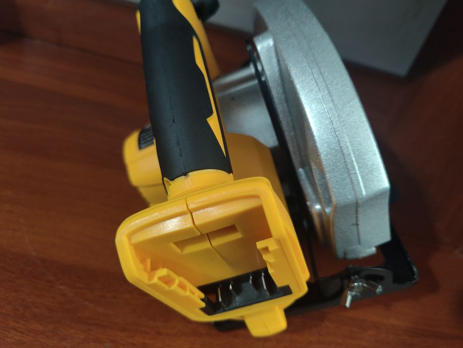 Акумуляторна циркулярна пила