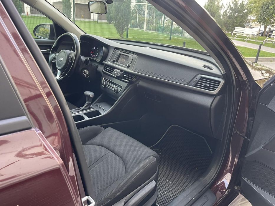 Продам автомобіль KIA optima