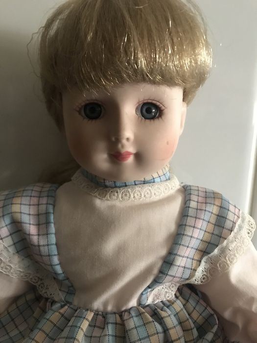 Boneca de porcelana