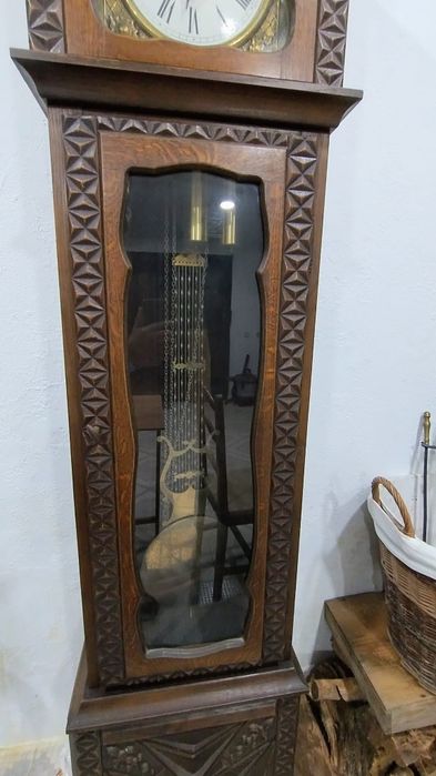 Relógio mecânico de pé alto