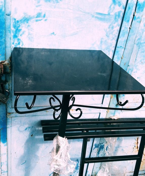 Стол лавочка скамейка на кладбище