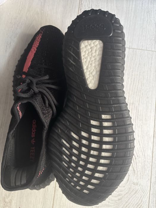 Yeezy 350 boost v2 red stripes