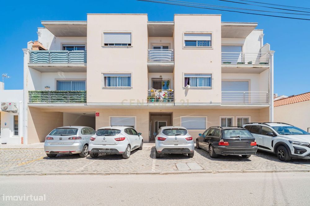 Apartamento T2 com garagem, churrasqueira e espaço exterior | Vieira d