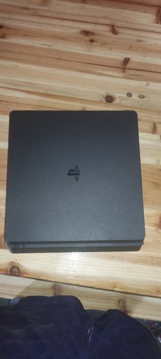 Vendo PS4 Slim como nova