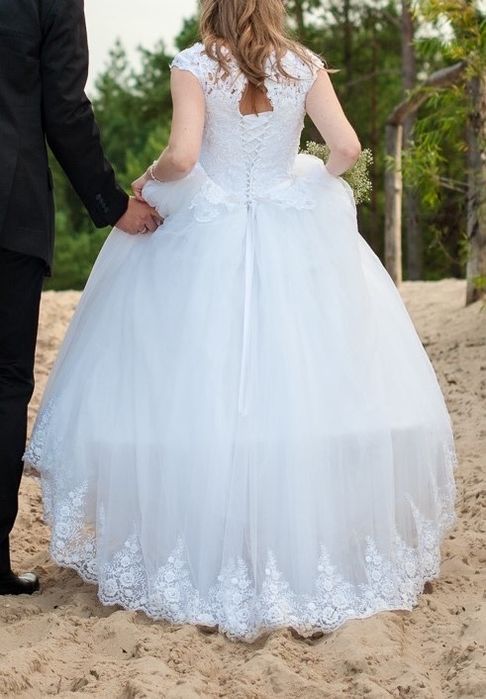 Suknia ślubna księżniczka koronkowa