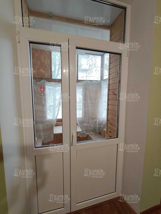 LS-10 2к сталінка, другий поверх, метро Наукова 3 хвилини пішки