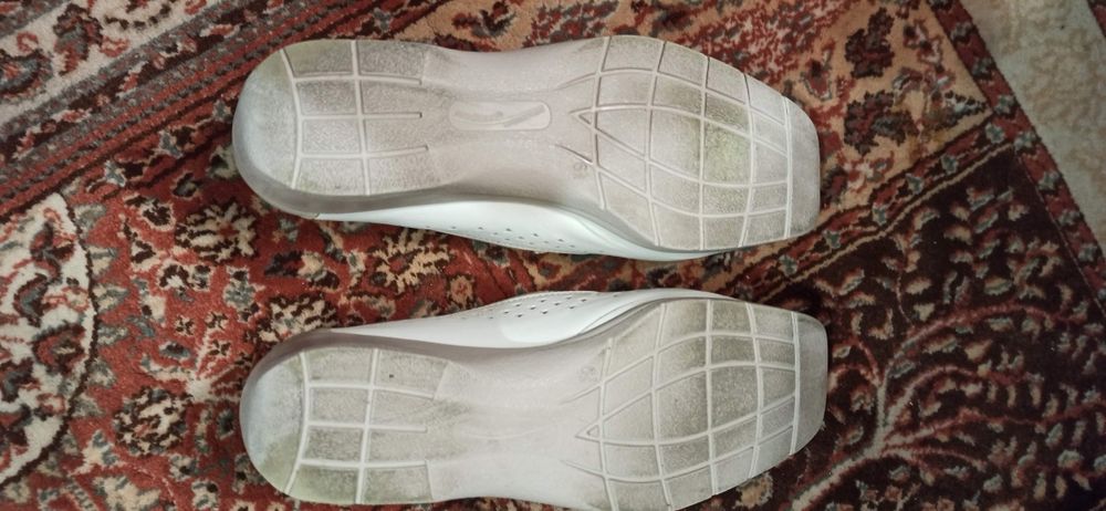 Skórzane białe buty medyczne