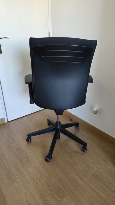 Cadeira de Escritório HAWORTH Ergonómica – Premium (Preta)