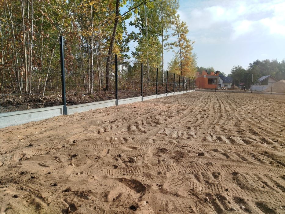 Niwelacja terenu, trawniki, systemy nawadniania, płoty panelowe