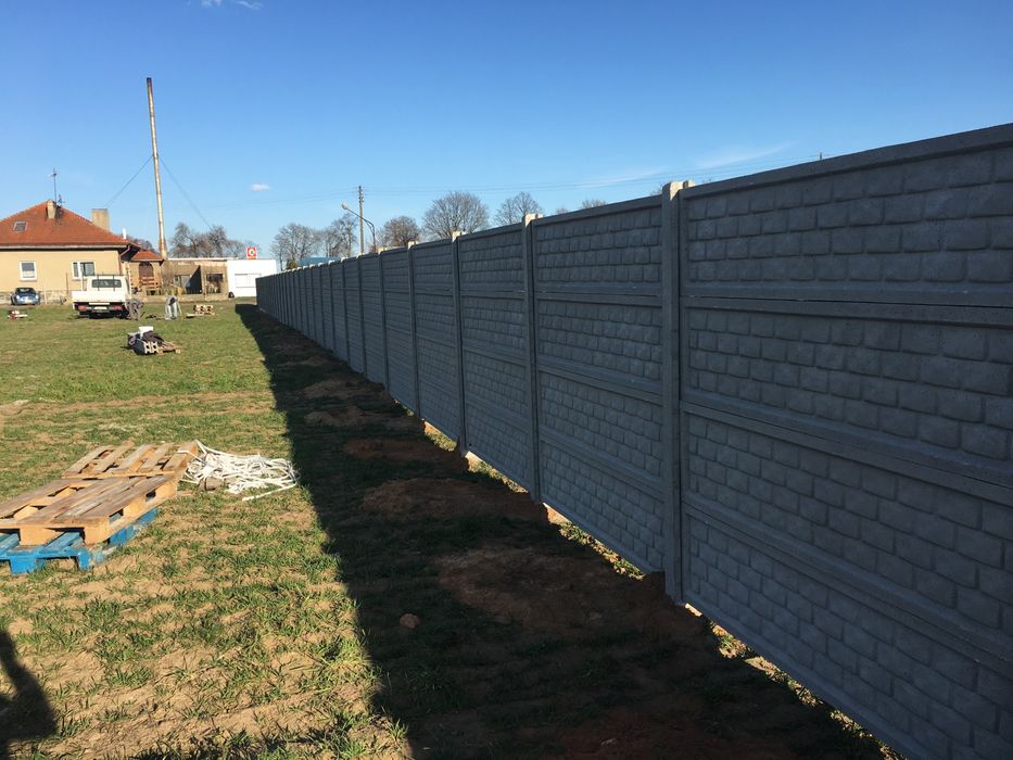 Montaż ogrodzeń betonowych / Siatki panelowej