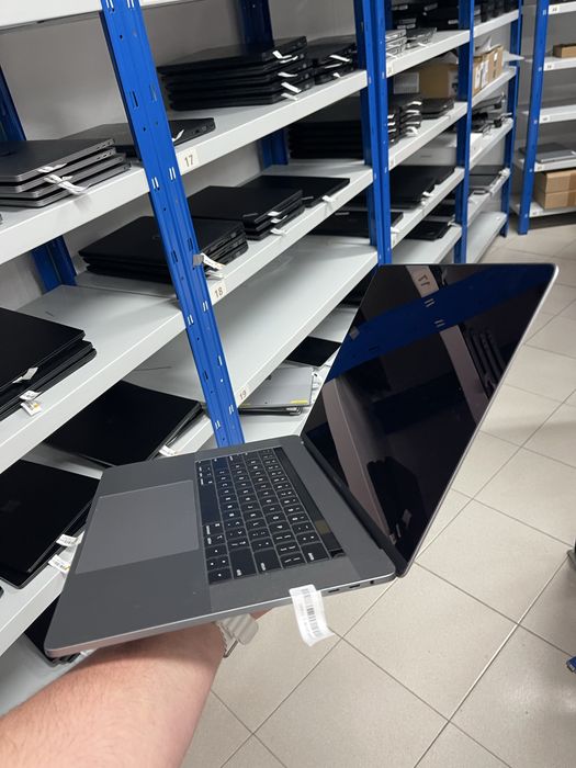 Apple MacBook Pro (A1990) i7  15.4'' 32GB Ram 500GB iOs Sonoma 2018