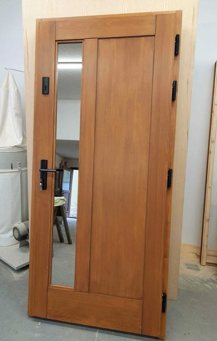 Drzwi zewnetrzne z litego drewna