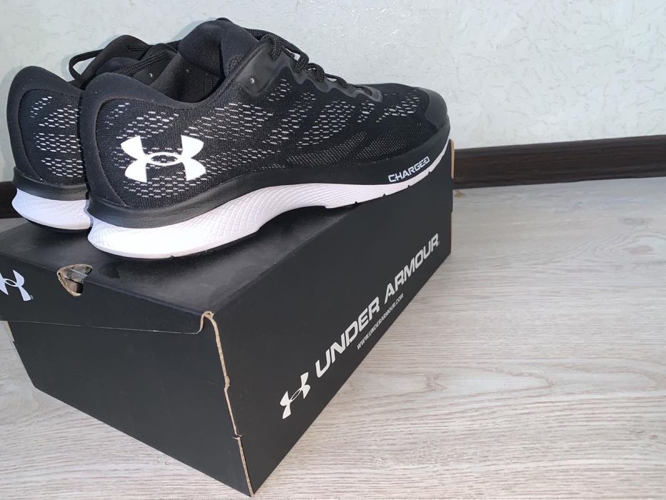 Продам мужские кроссовки UNDER ARMOUR Charged Bandit