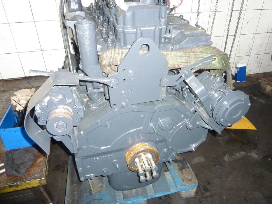 Silnik Komatsu 6D125E