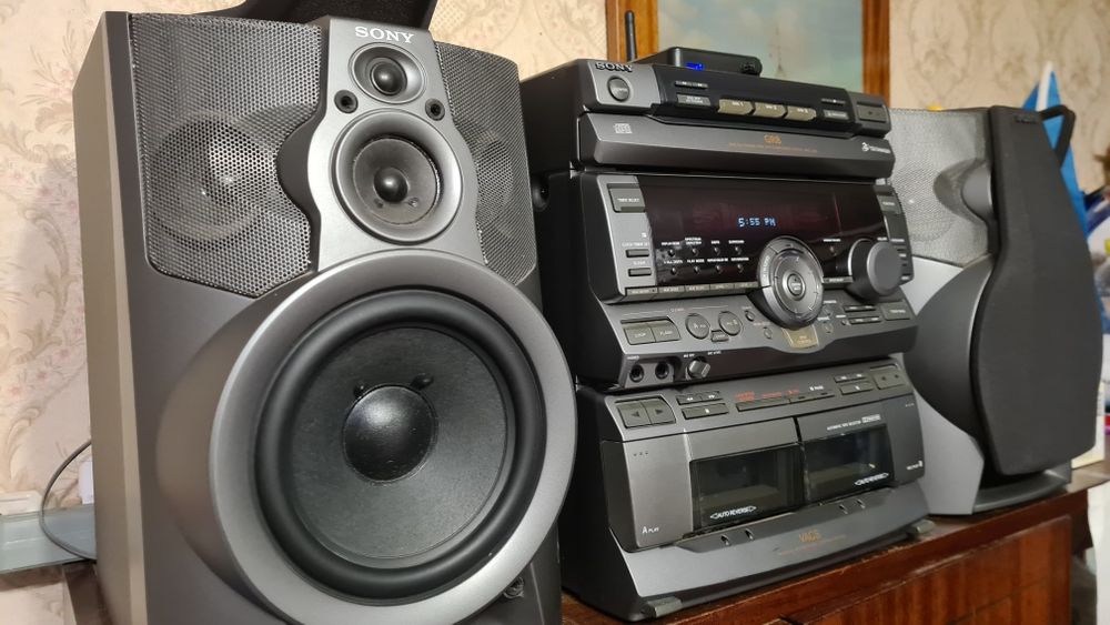 Продам музыкальный центр Sony GR-8 / RX 90