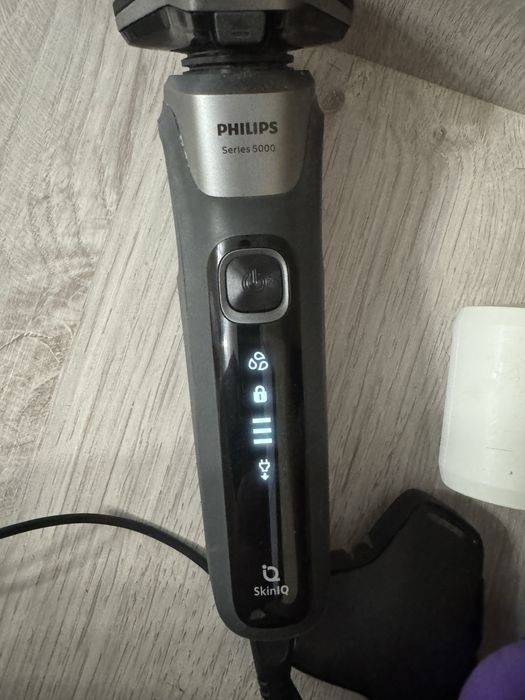 Продам електробритву Philips s5587