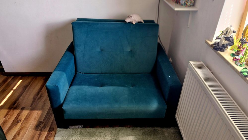 Mała, rozkładana sofa