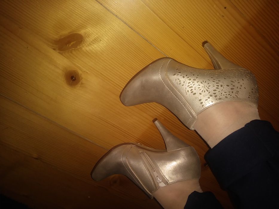 Złote buty botki szpilki 37