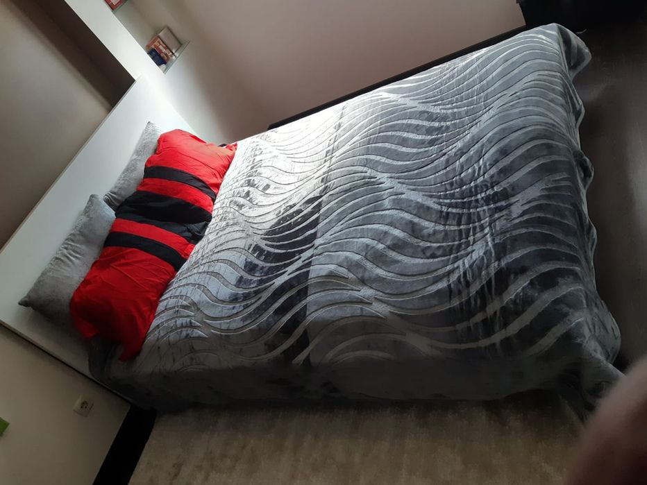 Aluga-se quarto casal