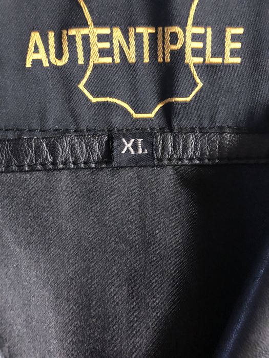 Casaco em pele de marca e bom estado