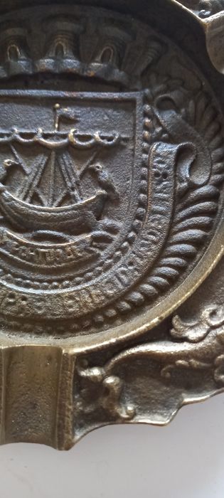 Cinzeiro em bronze, cidade  Lisboa