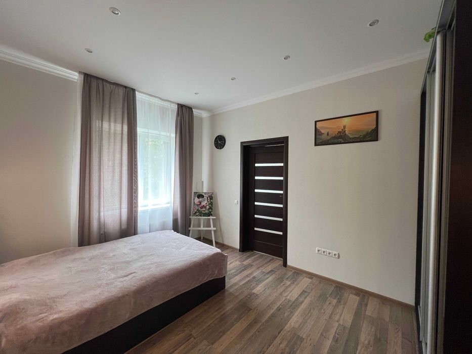 Капітальний будинок в місті Яготин - 5 кімнат, Є ВІДЕООГЛЯД