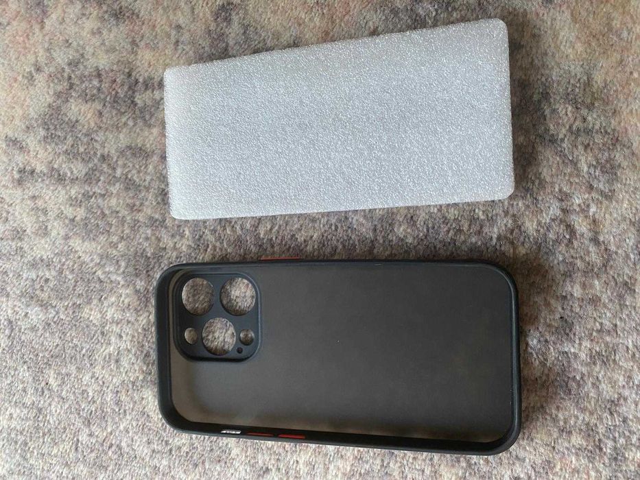 Nowe etui IPhone 14 czarno-czerwone