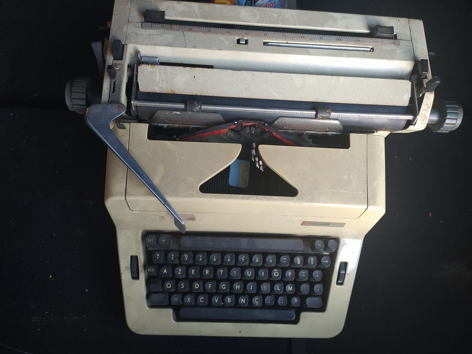 Máquina escrever Logika 300-40 anos
