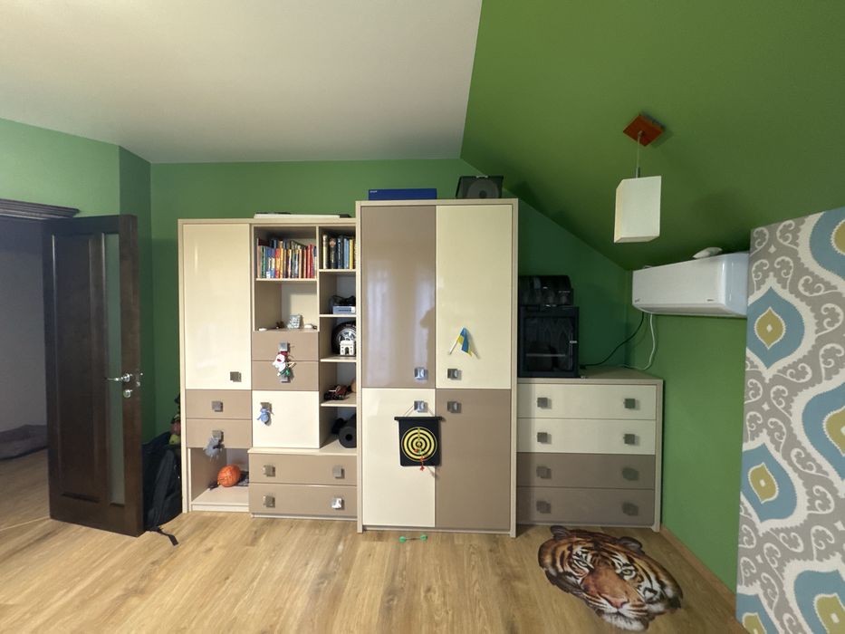 Комплект меблів в дитячу кімнату