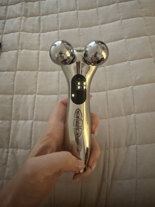 Мікрострумовий масажер для обличчя