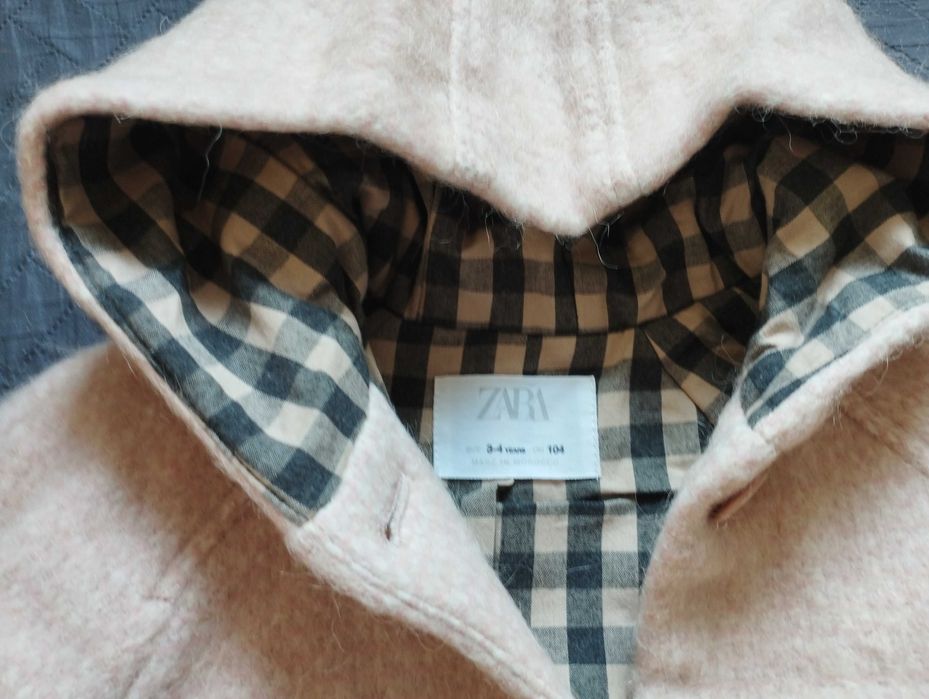 Płaszczyk dziewczęcy firmy ZARA roz. 104 jak nowy-ciepły