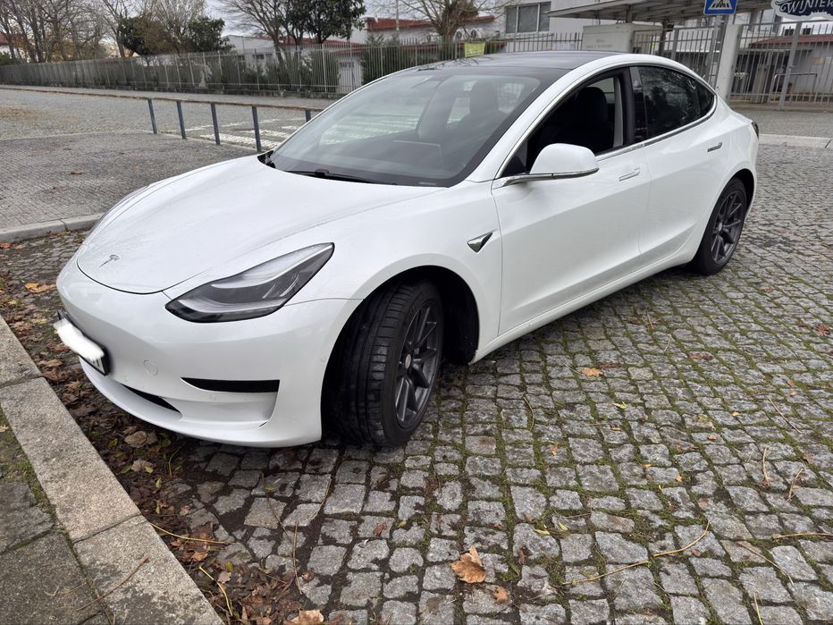 Tesla Model 3 SR+