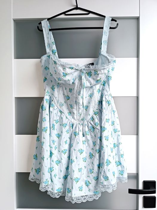 Nowa krótka sukienka L na ramiączkach biała w kwiaty