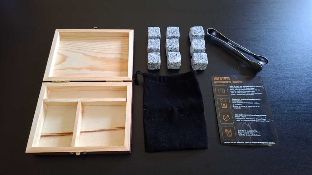 Conjunto de Pedras para Whisky com Caixa de Madeira e Pinça *Novo*
