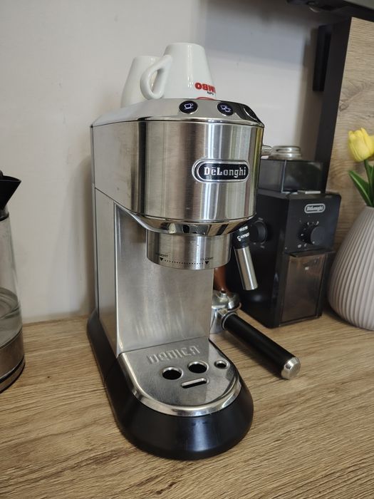 Кавоварка DeLonghi Dedica EC685 + кавомолка DeLonghi KG79 + темпер | Комплект для еспресо