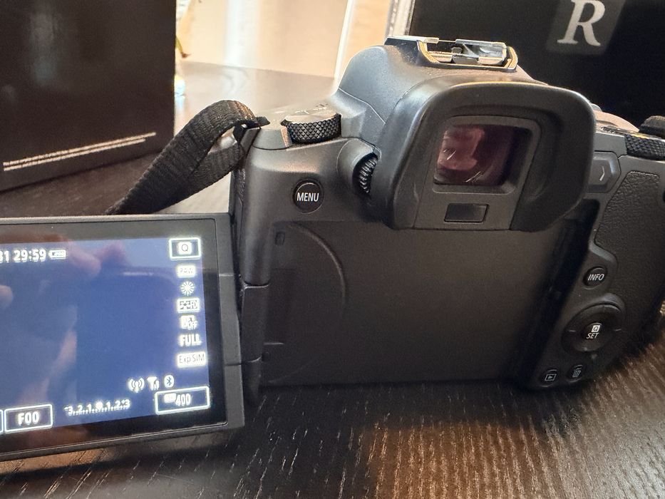 Canon eos R + Canon Rf 24-105L f/4 poucos disparos, tudo muito estimado, tem bateria extra.