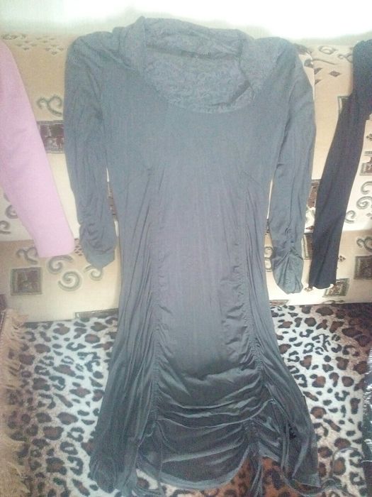 Сукні розмір 46.