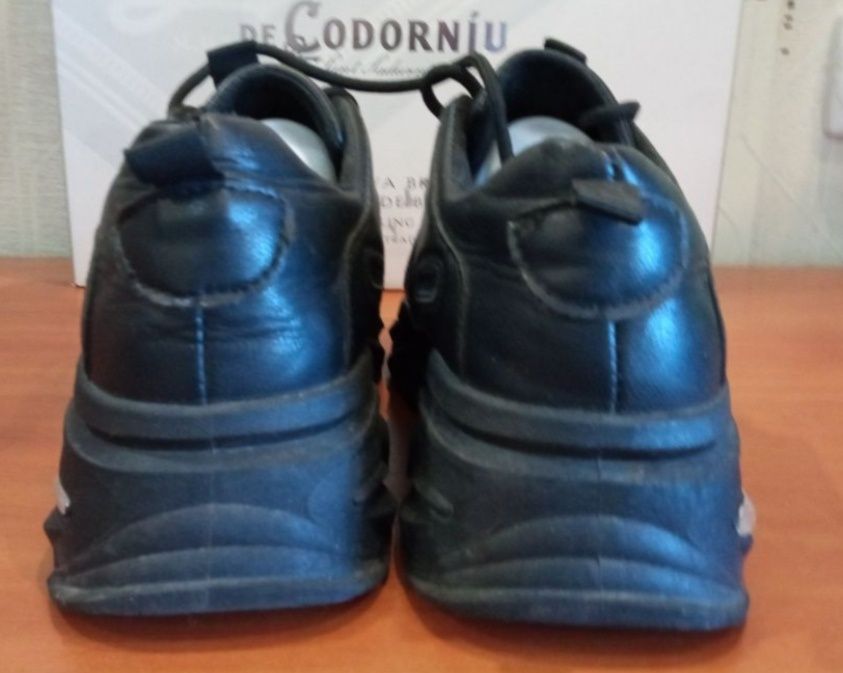 Продам женские оригнальные кроссовки Fashion.