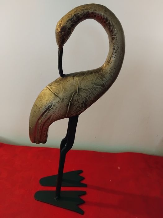 Escultura em madeira e ferro fundido