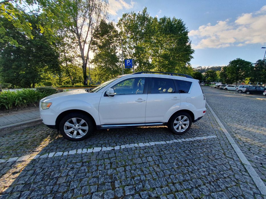 Mitsubishi Outlander 2.2 DI-D Instyle - COMPLETO